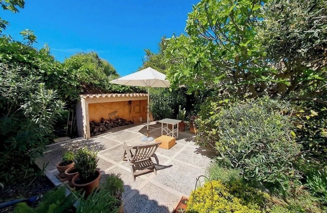 Beautiful house with sea and mountain views 100m from the sea