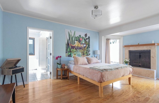 Beautiful Hummingbird Suite w/kitchenette, patio & parking in Santa Barbara