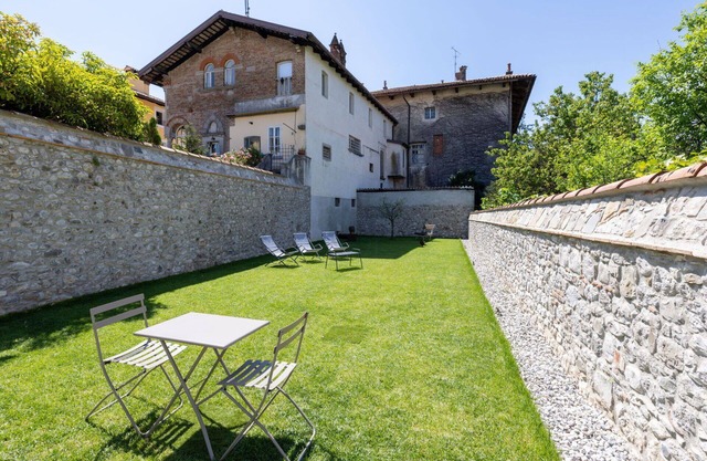 Beautiful apartment for 6 people with WIFI, A/C, TV, balcony and pets allowed