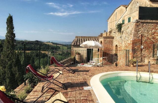 Beautiful private villa with A/C, WIFI, private pool, TV, patio, panoramic view, close to Montalcino