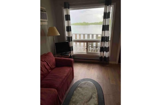 Beautiful Lake Front 2BR Cottage