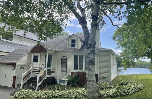 Beautiful lake house tucked away in quiet neighborhood