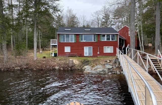 Beautiful Lakefront House On Lake Pemaquid Maine with 3 Bedrooms