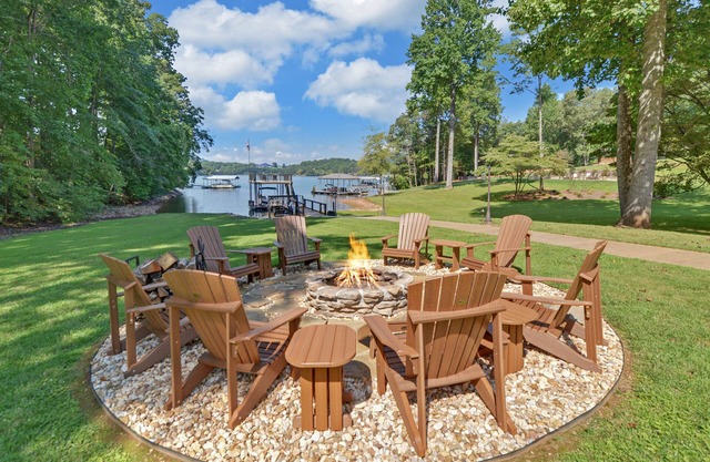 Beautiful Lakefront Home with Private Dock, Super View & Amazing Sunsets