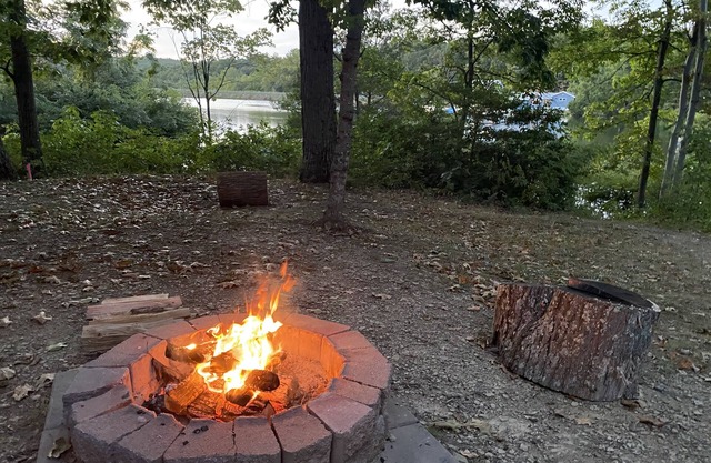 Beautiful Lakehouse, private dock, fast WiFi near Harpers Ferry