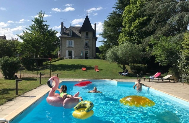 Beautiful large charming house swimming pool 14p near the Castles and Blois