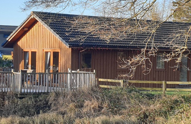 Beautiful Lodge Overlooking Pond sleeps 6