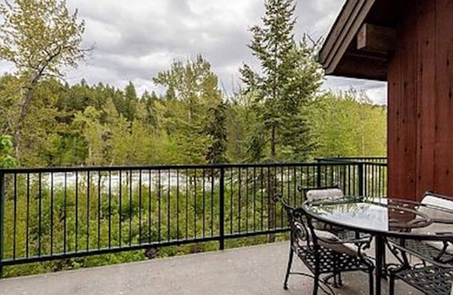 Beautiful Loft Condo in the Heart of Bigfork on the Swan River