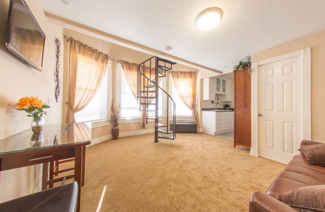 Beautiful Loft Unit w/Spiral Stairs - Mins. to DT, Conv Center, Balboa Park, Zoo