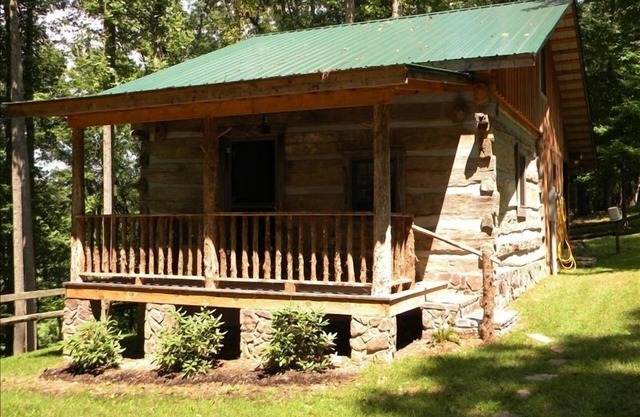 Beautiful Log Cabin - Minutes from Downtown Abingdon