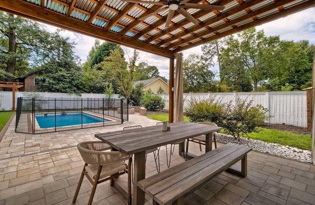 Beautiful Luxury Home w/Pool Close to USC!