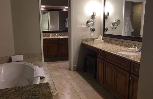 Beautiful Marriott Timeshare Unit located adjacent to JW Marriott