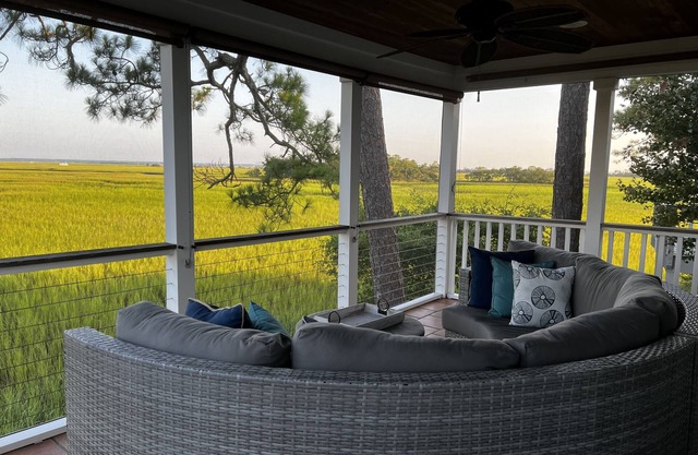 Beautiful Marsh & Golf view. Walking distance to the beach & Conference Center.