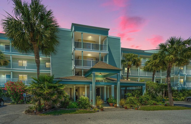 Beautiful Marsh View Condo Walking Distance to Folly Beach