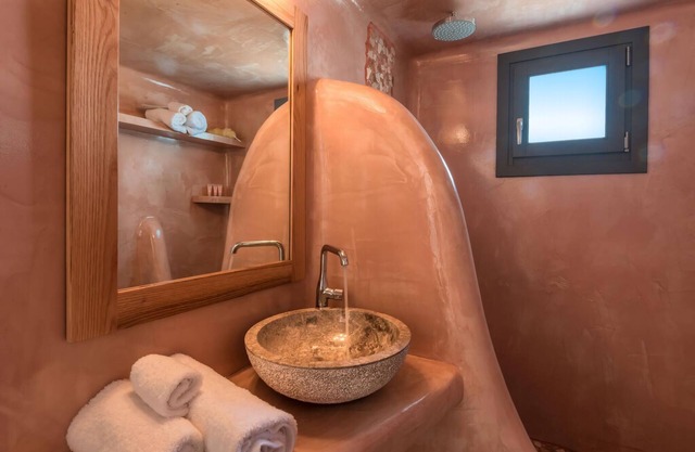 Beautiful Megalochori Villa | Luxury Villa | 2 Bedrooms | Private Hot Tub &.