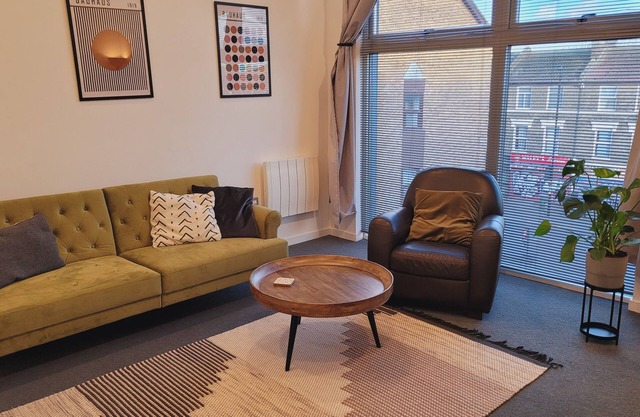 Beautiful Modern Flat Near Station, London