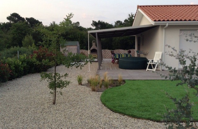 Beautiful modern house with pool in quiet cul de sac close to lake.