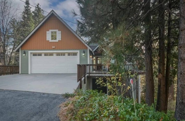 Beautiful mountain chalet! Close to Arrowhead village and the lake.
