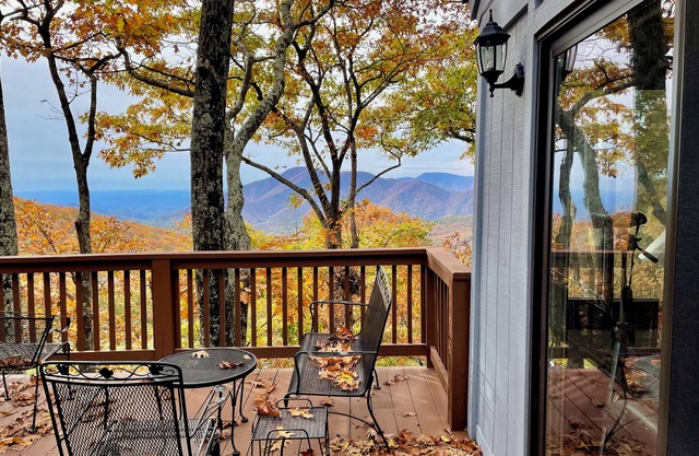 Beautiful Mountain Views, Steps to the slopes!