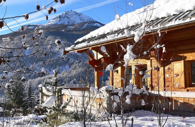 Beautiful new chalet 7 min walk from the slopes