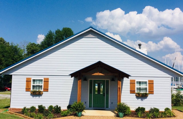 Beautiful, new house on Lake Guntersville!