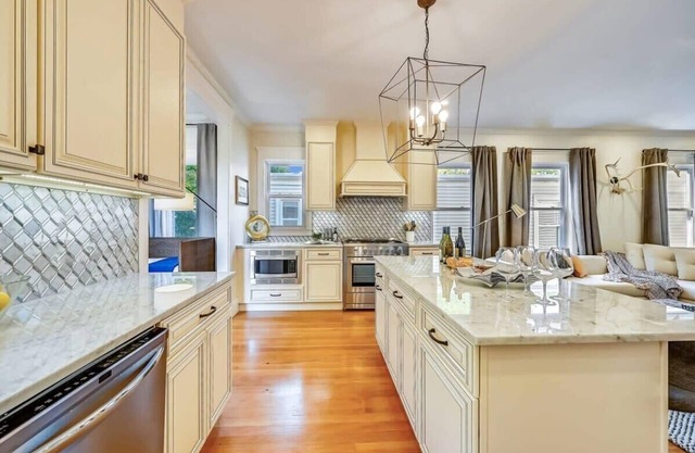 Beautiful New Renovation | near T