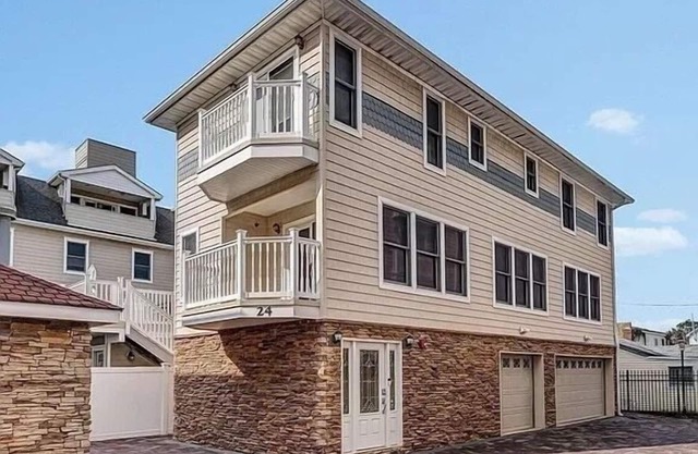 Beautiful New Spacious Townhome w/Pool, Steps to Beach/Boardwalk, 3 Levels