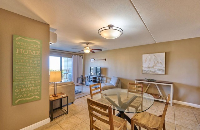 Beautiful Ocean View! Newly renovated kitchen and 2 Air Conditioners
