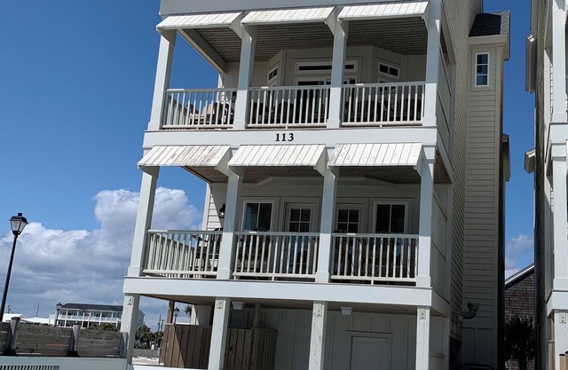 BEAUTIFUL OCEANFRONT 5 BR HOME WITH ELEVATOR AND POOL. 10% OFF REMAINDER 2025