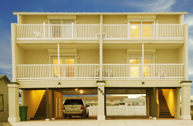 Beautiful oceanfront, beach views, beautiful sunrise