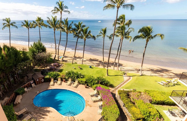 * Beautiful Oceanfront Maui Condo Right on Sugar Beach *