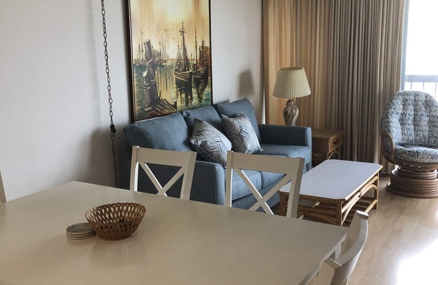 Beautiful oceanfrontcondo. 2 pools. DIRECTV. Theater. Game & exercise rooms.