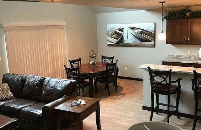 Beautiful Okoboji Poolside Vacation Cabin at Bridges
