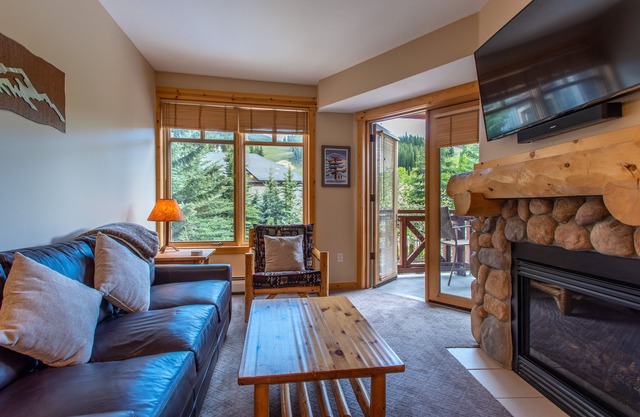 Beautiful one bedroom condo steps from the American Flyer Lift.