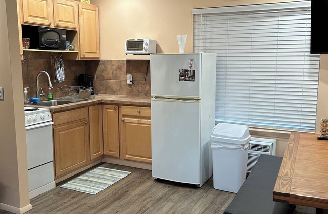 Beautiful One bedroom condo with pool