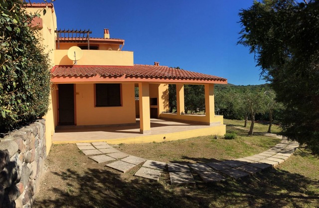 Beautiful one bedroom apartment near the sea