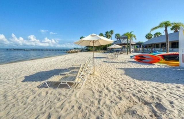 Beautiful one bedroom resort-style studio with pool and beach access...