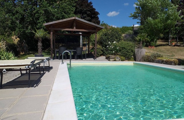 Beautiful private villa for 5 guests with WIFI, private pool, TV, terrace and pets allowed