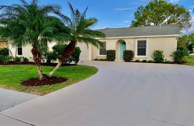 BEAUTIFUL Pool Home Near Beach FALL 🍁 SPECIALS! ☀️🏖️🐠