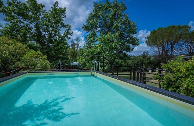Beautiful private villa for 10 people with A/C, private pool, WIFI, TV, patio and pets allowed
