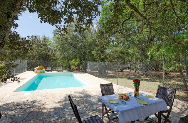 Beautiful private villa for 6 guests with private pool, TV, patio and pets allowed