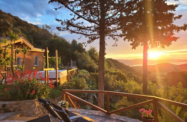 Beautiful private villa for 6 guests with A/C, hot tub, WIFI, TV, patio and pets allowed