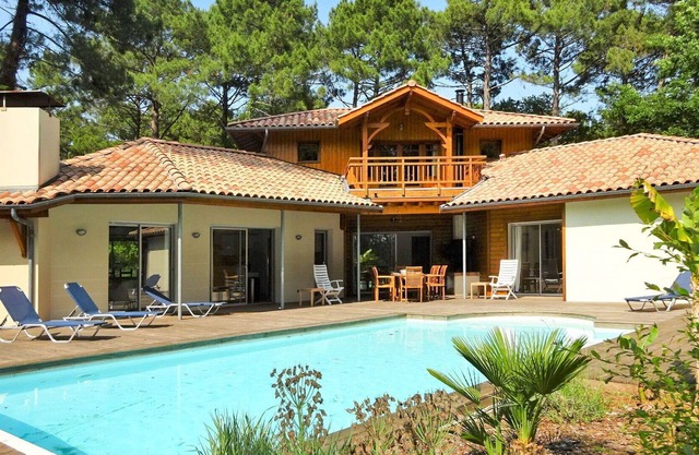 Beautiful private villa for 8 guests with WIFI, private pool, TV, terrace and parking
