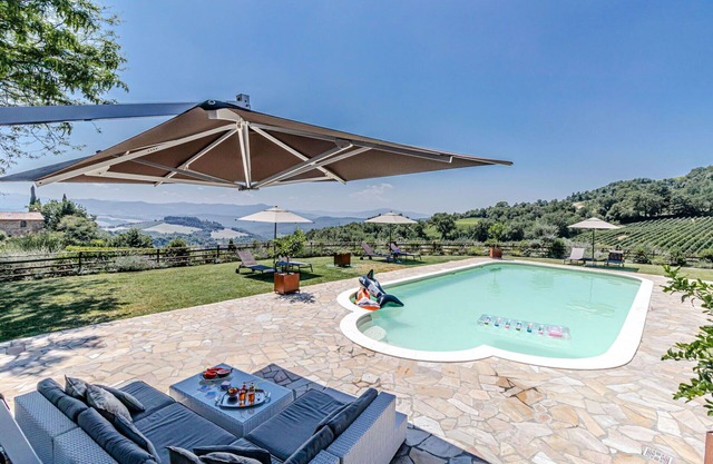 Beautiful private villa with private pool, WIFI, hot tub, A/C, TV, pets allowed and panoramic view