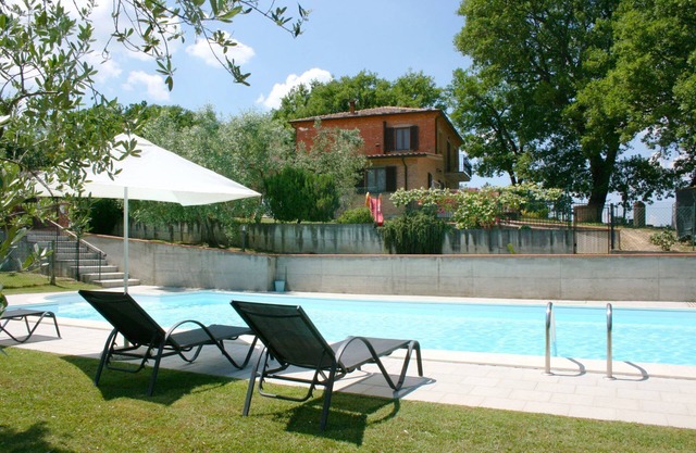 Beautiful private villa for 9 guests with private pool and TV