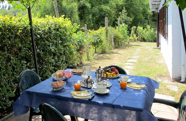 Beautiful private villa for 5 guests with WIFI, TV and patio
