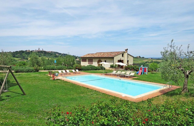 Beautiful private villa with A/C, private pool, WIFI, TV, terrace, pets allowed and panoramic view