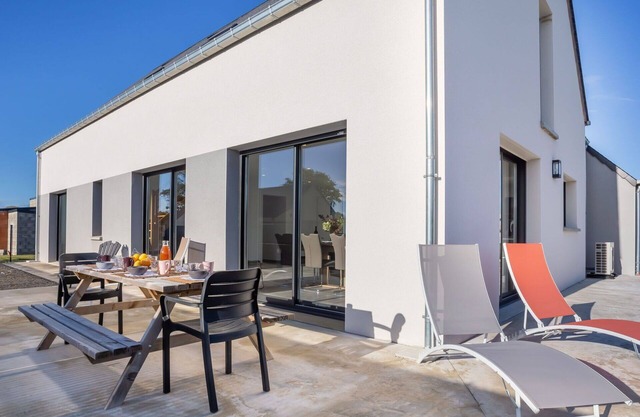 Beautiful private villa for 10 guests with WIFI, TV, terrace and pets allowed