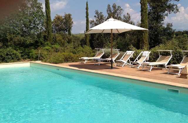 Beautiful private villa for 18 people with A/C, private pool, WIFI, TV and panoramic view