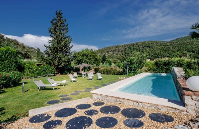 Beautiful private villa for 8 people with WIFI, A/C, private pool, TV, patio and pets allowed